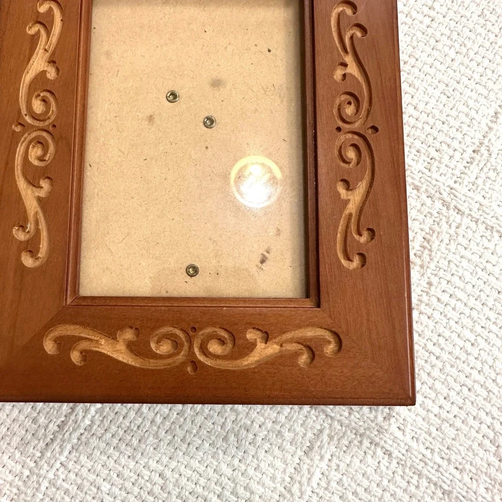Walnut Carved Wood Scroll Photo Frame Philip Whitney Bryce 3x5 VTG Style Decor